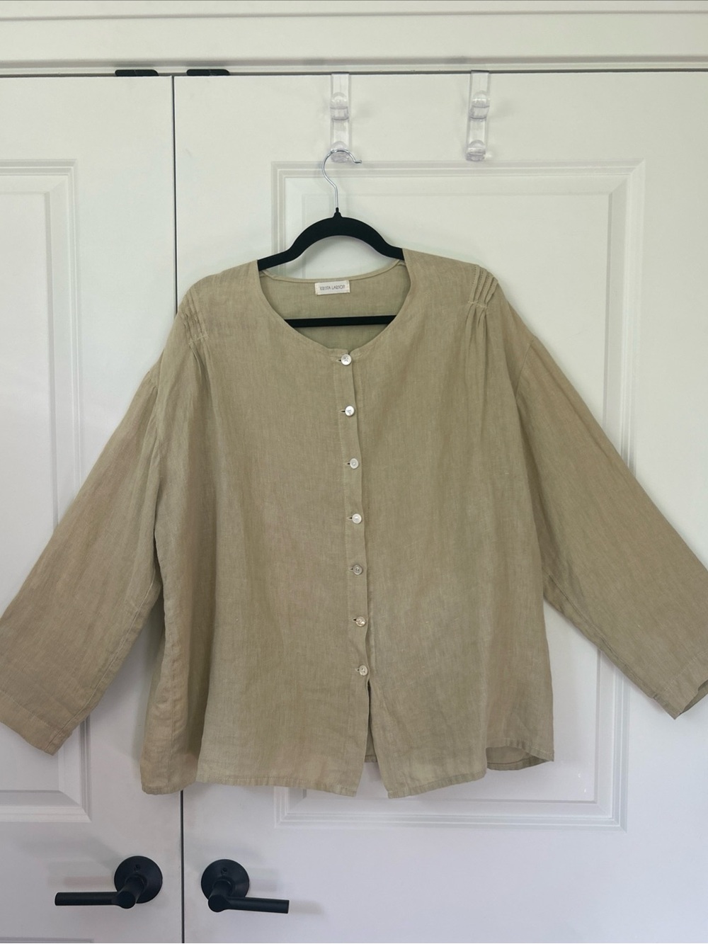 Beautiful KRISTA LARSON One Size Linen Shirred Back Oversized Linen Top Shirt